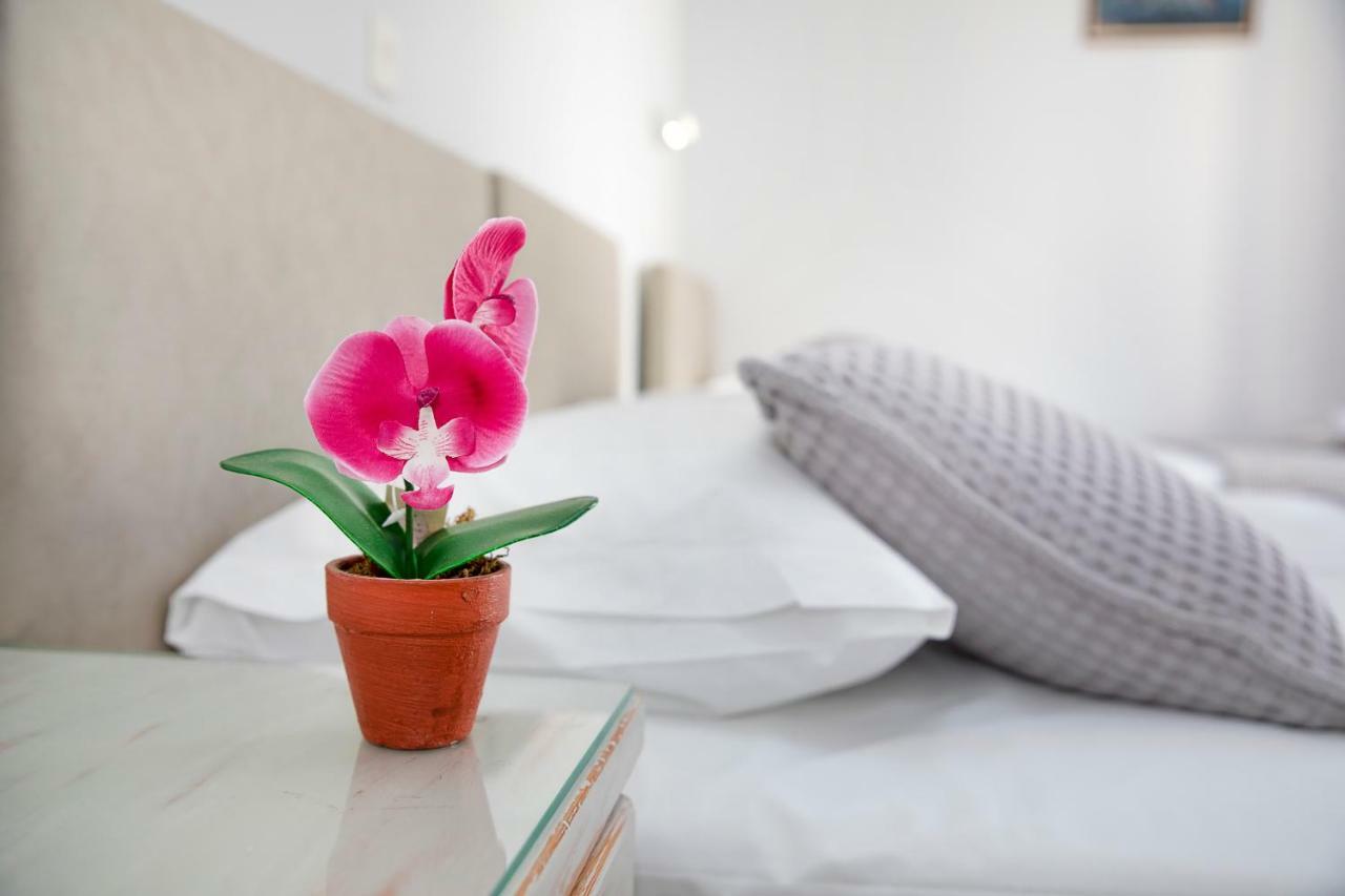 Lalos Rooms Páros 외부 사진